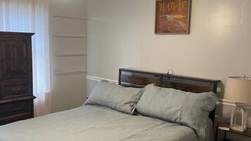 3 bedrooms, internet, bed sheets