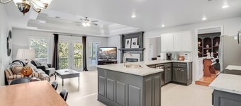 Lakefront Family Fun - Kayak, Paddle Board, Bike, Sauna, Theater, Ping Pong