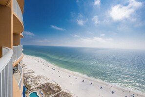 On the beach - Phoenix Gulf Towers 2206 (Orange Beach)