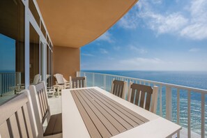 Outdoor dining - Phoenix Gulf Towers 2206 (Orange Beach)