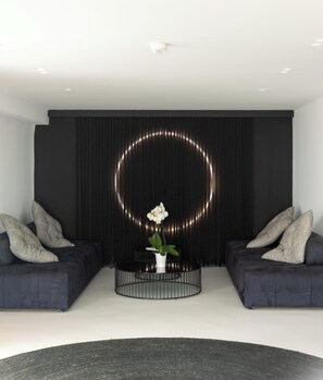Lobby sitting area -  Hotiday Mykonos North Coast (Mykonos)
