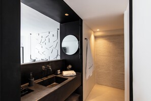 双人房 | 浴室 | 淋浴设施、毛巾、肥皂、卫生纸