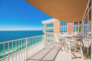 Outdoor dining - Phoenix Gulf Towers 2605 (Orange Beach)