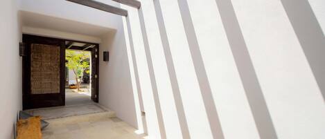 المنطقة المحيطة بالمنشأة