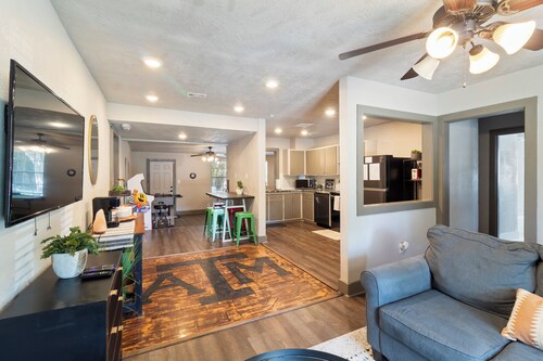 Aggieland Gem-Minutes from Texas A&M