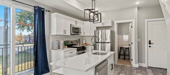 The Modern Muse – Perfect Blend of Style, Comfort & Convenience - 5 min from Zoo