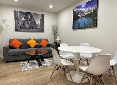 New cozy bed room suite , Netflix, separate entrance