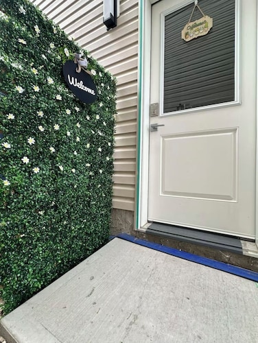 New cozy bed room suite , Netflix, separate entrance