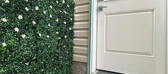 New cozy bed room suite , Netflix, separate entrance