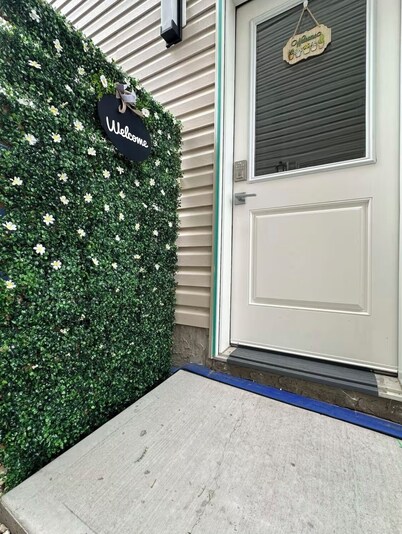 New cozy bed room suite , Netflix, separate entrance