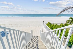 On the beach - Oceanview Seaside Cottage | Walkout Beach Access (Indian Shores)