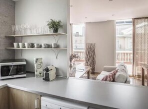 Interior - Bright and Comfortable Apartment for Families and Groups (Barcelona)