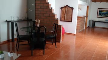 Basic Double Room | In-room dining