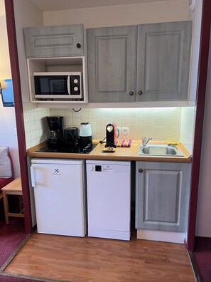Coffee/tea maker, fridge, microwave, stovetop - Apartment with all comforts, ski slope 3 minutes away, view and terrace (Isola)