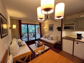 TV - Apartment with all comforts, ski slope 3 minutes away, view and terrace (Isola)