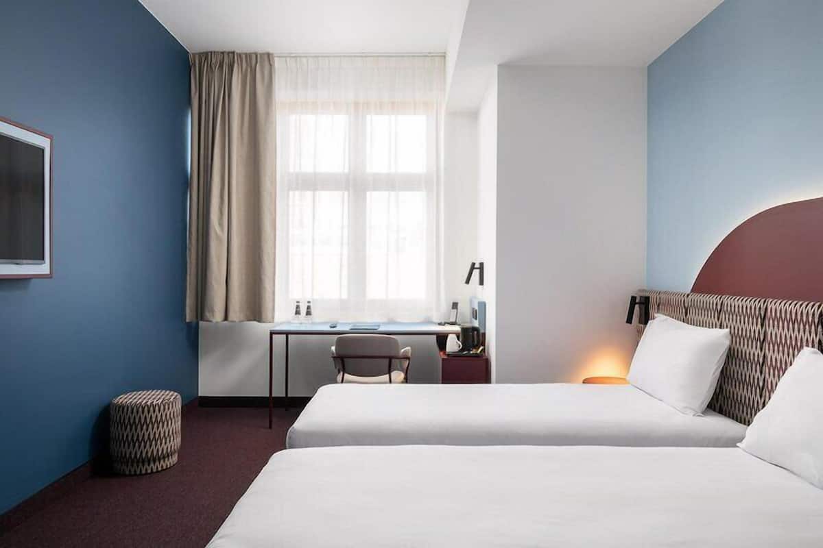 Standard Twin Room | Desk, laptop workspace, free WiFi