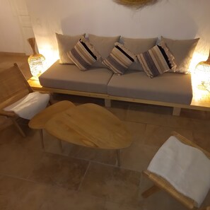 TV, lareira, mesa de pingue-pongue