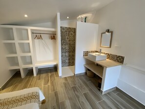 5 dormitorios, tabla de planchar con plancha, wifi y ropa de cama