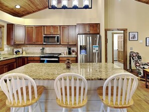 House (6 Bedrooms) | Property amenity