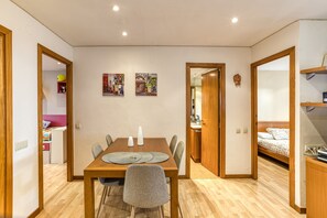 Dining - Apartment 'Villa Rocío' with Sea Views, Shared Pool, and Wi-Fi (Calella de Palafrugell)