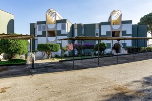 Exterior - Apartment 'Villa Rocío' with Sea Views, Shared Pool, and Wi-Fi (Calella de Palafrugell)