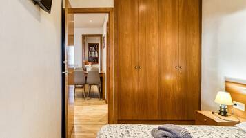 2 dormitorios, tabla de planchar con plancha, wifi y ropa de cama