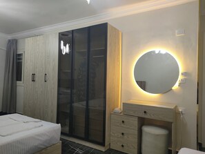 3 slaapkamers, een strijkplank/strijkijzer, wifi, beddengoed