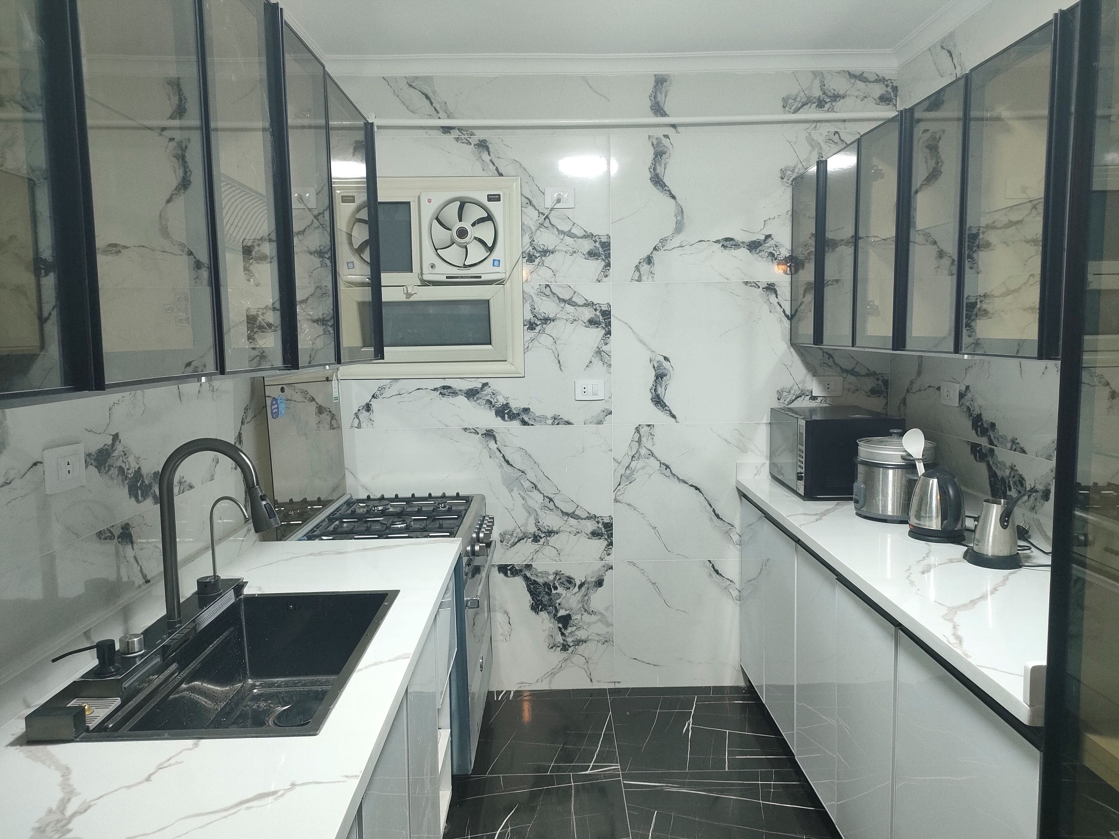 Een magnetron, een oven, een kookplaat