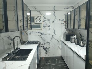 電子レンジ、オーブン、コンロ