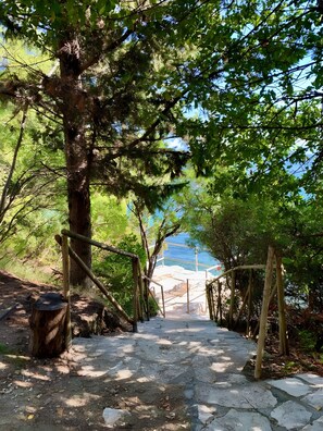 Property grounds - Villa 'Ktima Bird Paradise - Two-Bedroom' with Sea View, Balcony and Wi-Fi (Yenion)