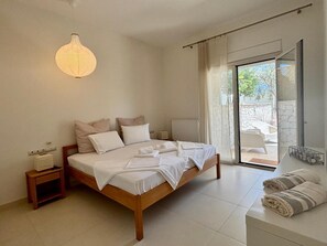3 bedrooms, iron/ironing board, WiFi, bed sheets - Villa 'Ktima Bird Paradise - Three-Bedroom' with Sea View, Balcony and Wi-Fi (Yenion)