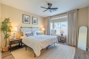 4 bedrooms, iron/ironing board, WiFi, bed sheets - Budget friendly monthly rental 4-bedroom house in serene Gilbert with large pool (Gilbert)