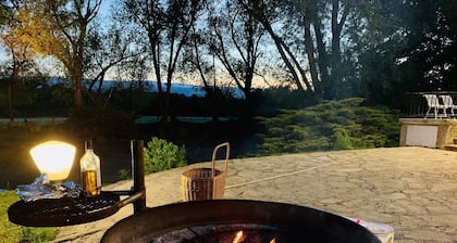 Gîte des roties: Restored Family Home with Pool in a 7-Hectare Park