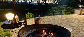 Gîte des roties: Restored Family Home with Pool in a 7-Hectare Park