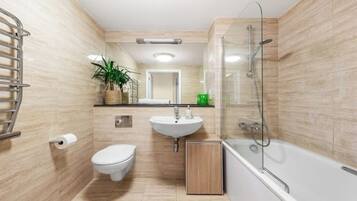 SĂšche-cheveux, serviettes fournies, savon, papier toilette