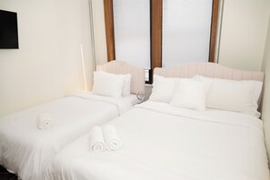 1 غرفة نوم ومكو�اة/لوح كي وخدمة الإنترنت وملاءات أسرّة