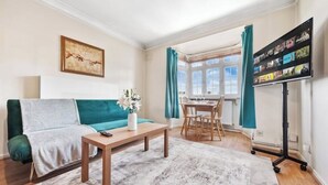 Unclassified image, 3 of 28, button - *Modern Spacious studio flat in Ealing* (Hangerlane )