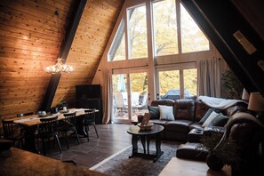 Smart TV - 🔥 Cozy Bellaire A-Frame | Golf • Torch • Brew 🍻<br>Nestled in Schuss Mountain Resort—close to Golf, Torch Lake 💙, and downtown Bellaire’s famous Short’s Brewery. Stay, play, and unwind by the fire pit under Northern Michigan skies 🌲✨ (Bellaire)