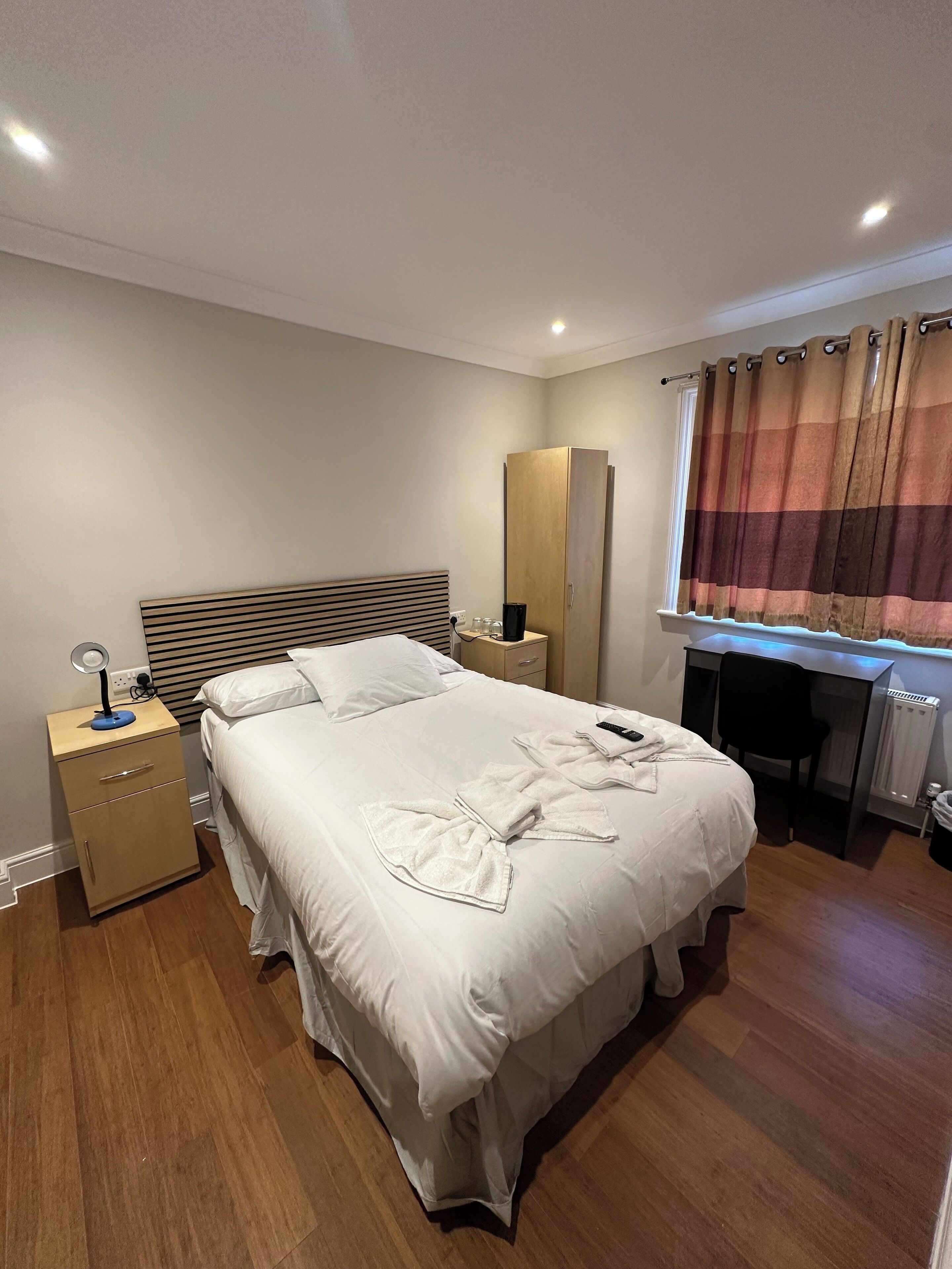 Deluxe Double Room | Desk, soundproofing, iron/ironing board, bed sheets