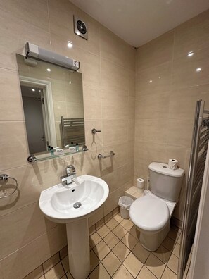 Deluxe Double Room | Bathroom