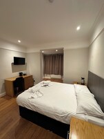 Deluxe Δίκλινο Δωμάτιο (Double) | Γραφείο, ηχομόνωση, σίδερο/σιδερώστρα, κλινοσκεπάσματα 