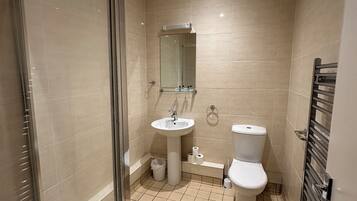 Deluxe Double Room | Bathroom