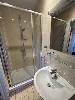 Bathroom - Cavendish Hotel (High Wycombe)