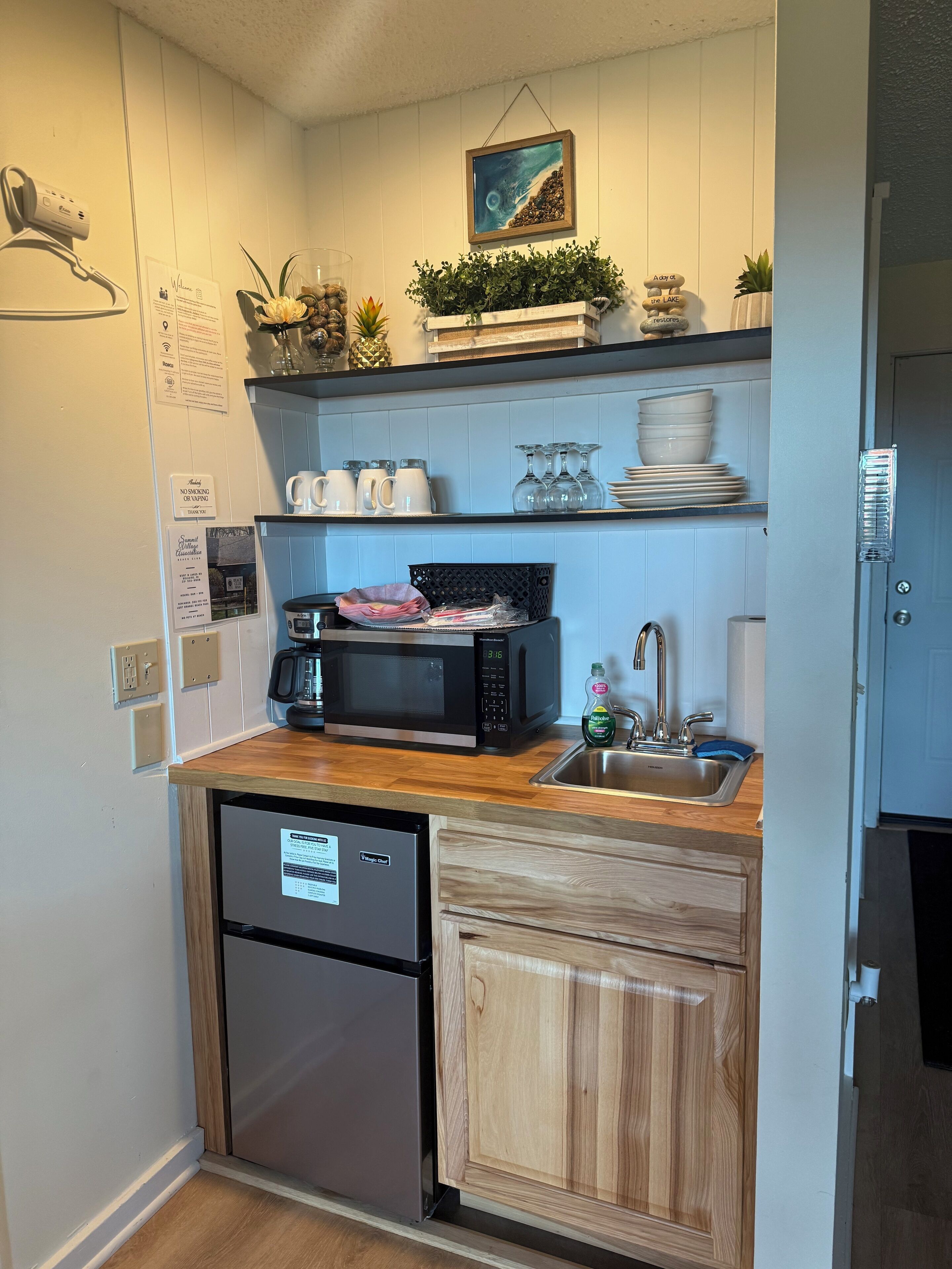 Coffee/tea maker, toaster