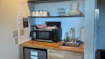 Coffee/tea maker, toaster