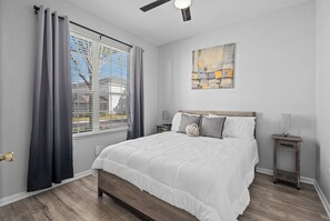 3 chambres, fer et planche à repasser, lit parapluie, Wi-Fi gratuit