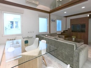 Deluxe Apartment | Living area | Flat-screen TV - Oshun Salamanca III (Madrid)