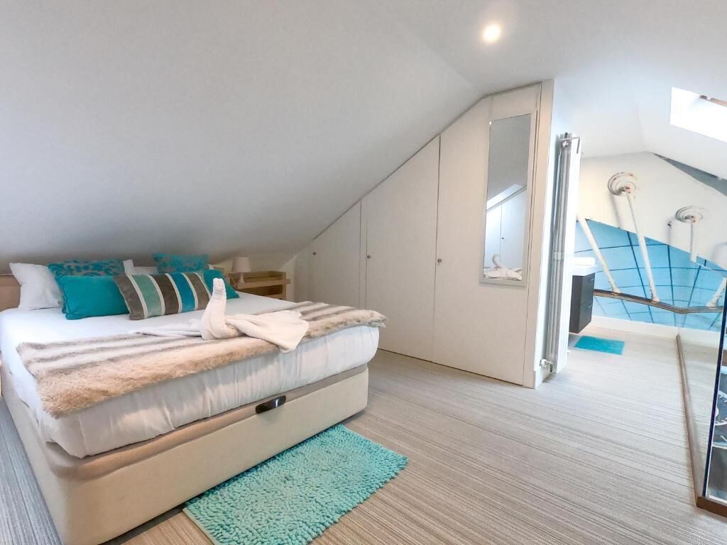 Deluxe Apartment | Laptop workspace, iron/ironing board, free WiFi