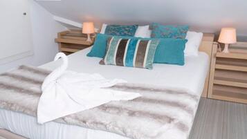 Apartemen Deluks | Ruang kerja ramah laptop, setrika/meja setrika, dan Wi-Fi gratis