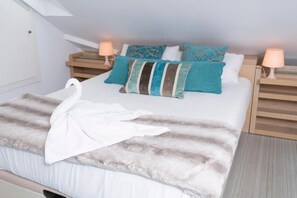 Deluxe-Apartment | Laptopgeeigneter Arbeitsplatz, Bügeleisen/Bügelbrett, kostenloses WLAN